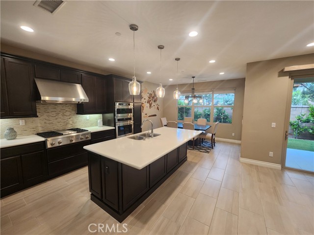 102 Vessel, Irvine CA: https://media.crmls.org/medias/99a4599d-1f78-4af2-86f1-a8e11c63f1d3.jpg