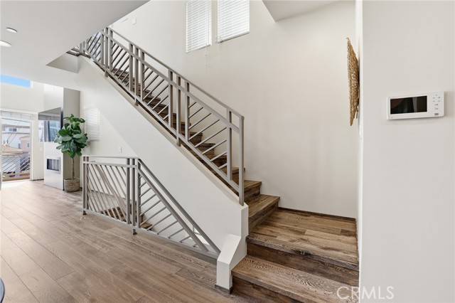 Detail Gallery Image 28 of 67 For 1745 Spreckels Ln, Redondo Beach,  CA 90278 - 3 Beds | 4/1 Baths