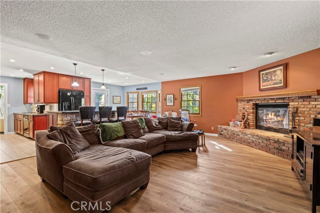 Detail Gallery Image 8 of 43 For 23668 via Delfina, Valencia,  CA 91355 - 4 Beds | 3 Baths