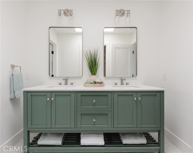 primary bath double sink vanity