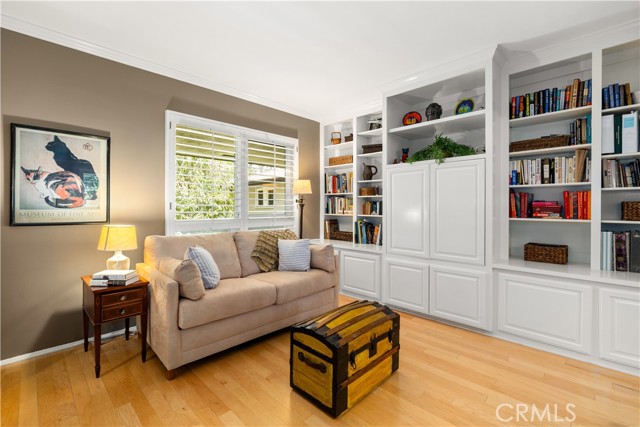 950 S Orange Grove Boulevard, Pasadena CA: https://media.crmls.org/medias/99a7b92f-b1ad-475c-95fd-72d427b40952.jpg