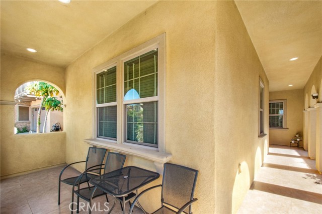 731 E Orange Blossom Way, Azusa CA: https://media.crmls.org/medias/99a7e948-b8ae-48ea-bb3e-257ed75736e1.jpg
