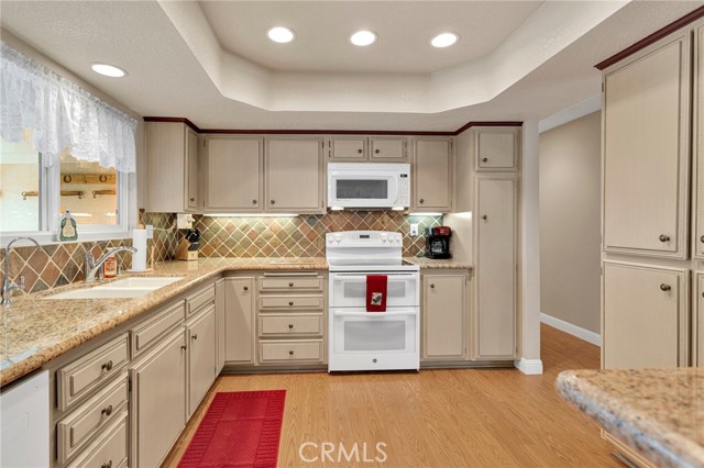 Detail Gallery Image 13 of 56 For 20115 Shoshonee, Apple Valley,  CA 92307 - 4 Beds | 2 Baths