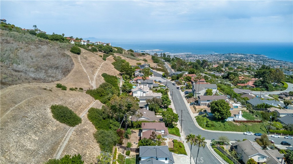 https://media.crmls.org/medias/99a8694a-084d-42ca-90ad-780e612d2a23.jpg?preset=X-Large
