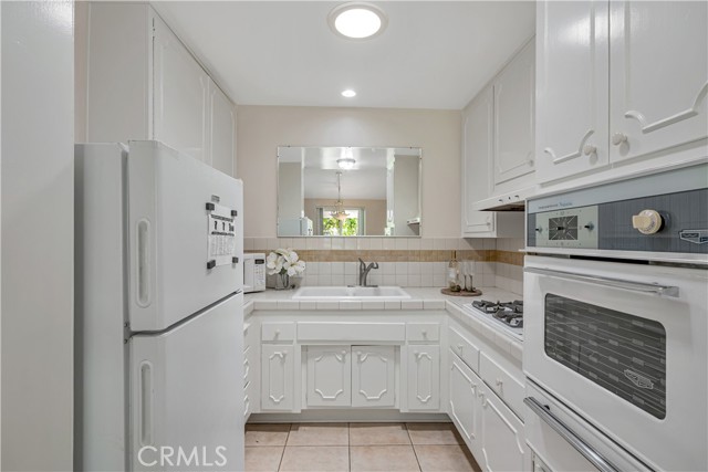 Detail Gallery Image 13 of 48 For 19223 Avenue of the Oaks #D,  Newhall,  CA 91321 - 2 Beds | 1 Baths