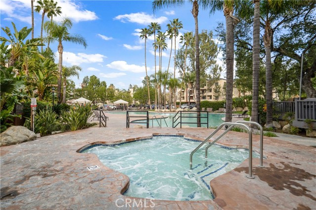 5510 Owensmouth Avenue, Woodland Hills CA: https://media.crmls.org/medias/99a9e23e-bf3d-4d43-a259-1caa2da20658.jpg