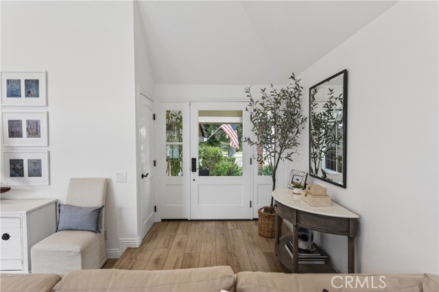 Detail Gallery Image 6 of 72 For 7 E Yale Loop, Irvine,  CA 92604 - 3 Beds | 2 Baths