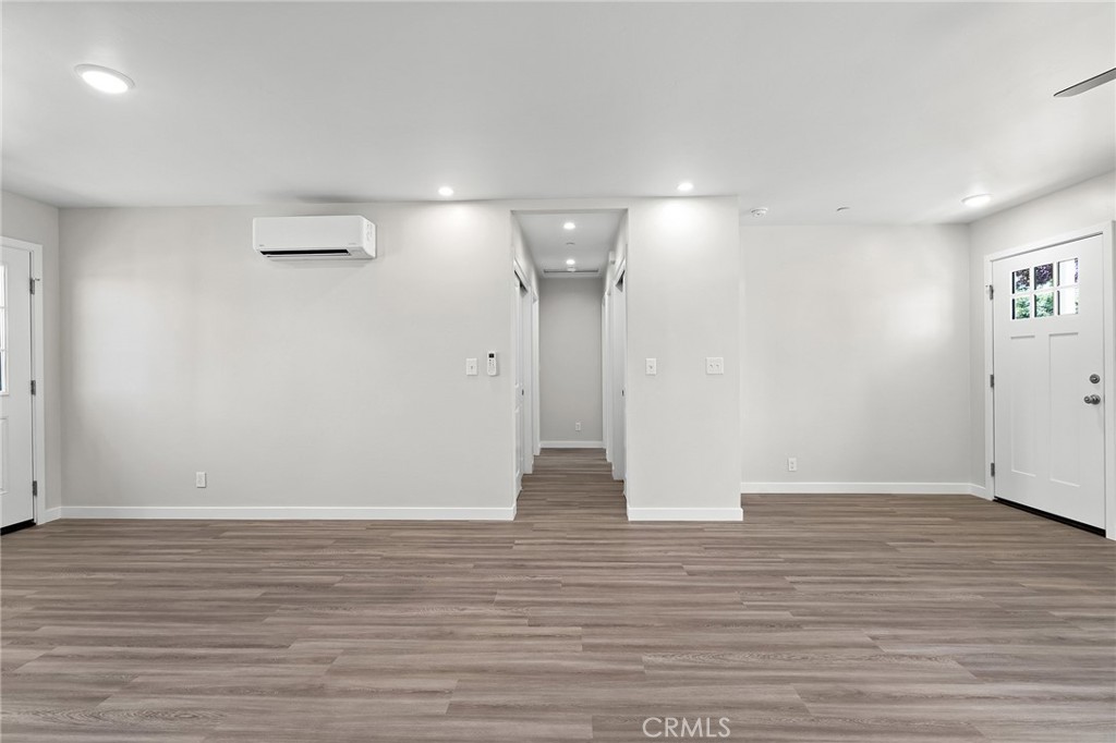 https://media.crmls.org/medias/99aa34e8-7e39-4bba-9019-f8dd22ee2dae.jpg?preset=X-Large