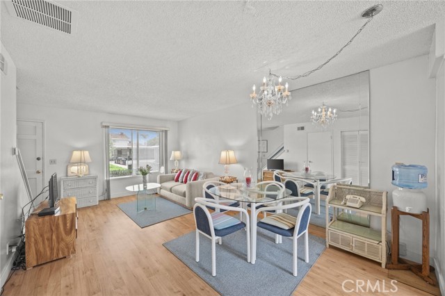 Detail Gallery Image 5 of 43 For 19796 Inverness Lane, Huntington Beach,  CA 92646 - 2 Beds | 2 Baths