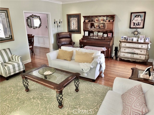 833 Terraine Avenue, Long Beach CA: https://media.crmls.org/medias/99aaf118-6486-49e2-8f6d-2a95c33710ac.jpg