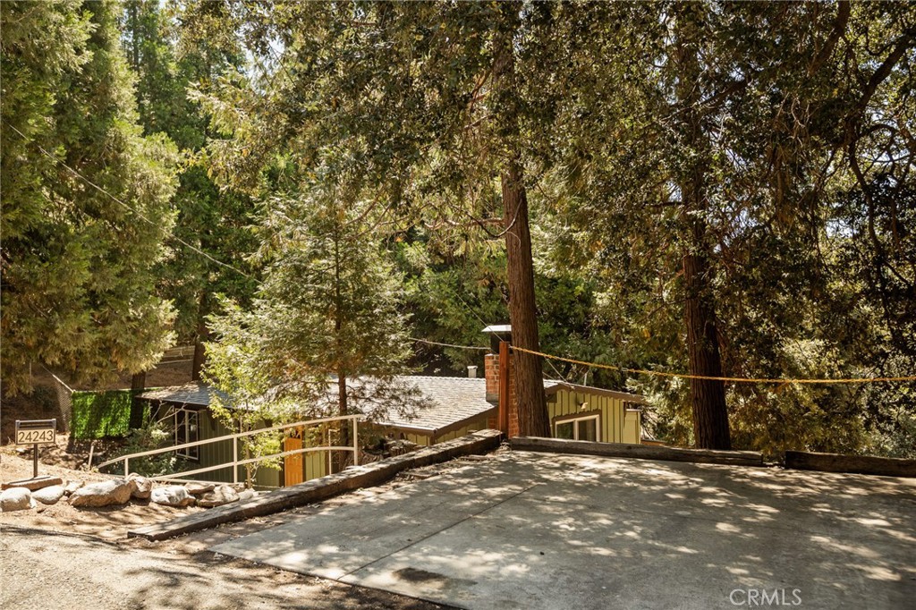 https://media.crmls.org/medias/99ab52a6-f025-49db-b889-6579e1dfc40b.jpg?preset=X-Large