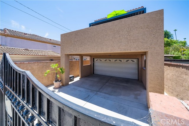 708 Main Street, Huntington Beach CA: https://media.crmls.org/medias/99acd612-fc8a-4f65-8a17-5df5d16a4078.jpg