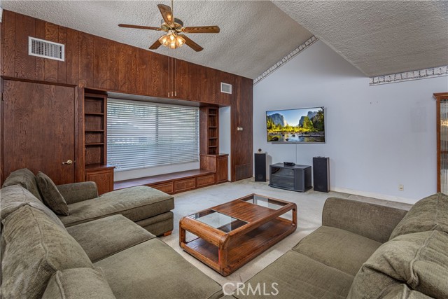 Detail Gallery Image 14 of 33 For 18644 Nau Ave, Porter Ranch,  CA 91326 - 4 Beds | 2/1 Baths