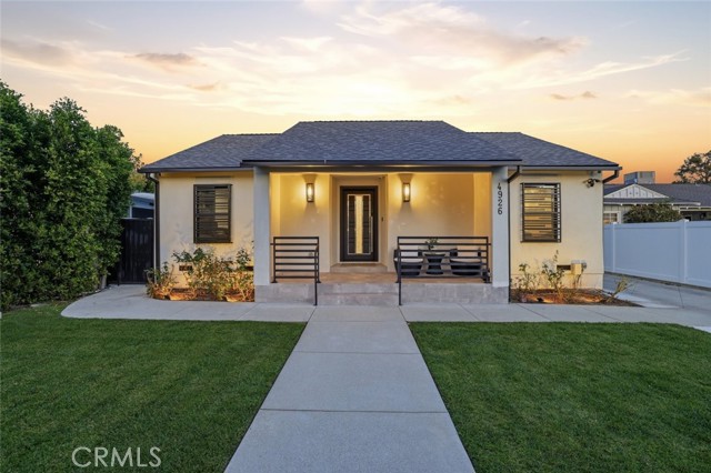 Detail Gallery Image 2 of 64 For 4926 Greenbush Ave, Sherman Oaks,  CA 91423 - 4 Beds | 3 Baths