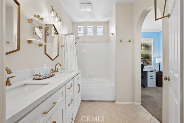 2348 Sunningdale Drive, Tustin CA: https://media.crmls.org/medias/99ae339d-ee98-4859-9875-b9043f32de4d.jpg