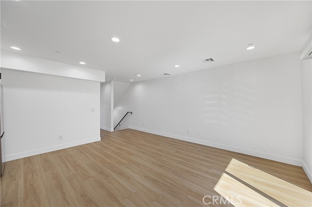 Detail Gallery Image 11 of 33 For 14422 Tiara #1/2,  Van Nuys,  CA 91401 - 5 Beds | 5 Baths