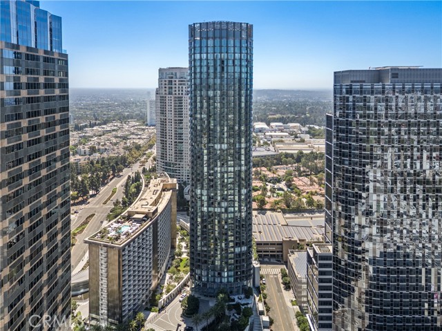 211 W Elm Court, Los Angeles CA: https://media.crmls.org/medias/99aeeb9a-8992-472a-825a-ec42d0f38f39.jpg