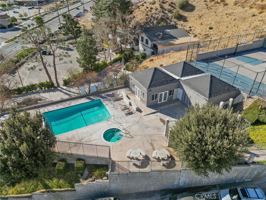 https://media.crmls.org/medias/99af06ee-9536-49db-aae7-d208c816839a.jpg?preset=X-Large