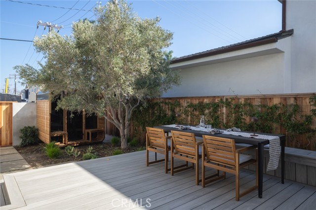 Detail Gallery Image 17 of 57 For 2212 Cliff Dr, Newport Beach,  CA 92663 - 5 Beds | 5/1 Baths