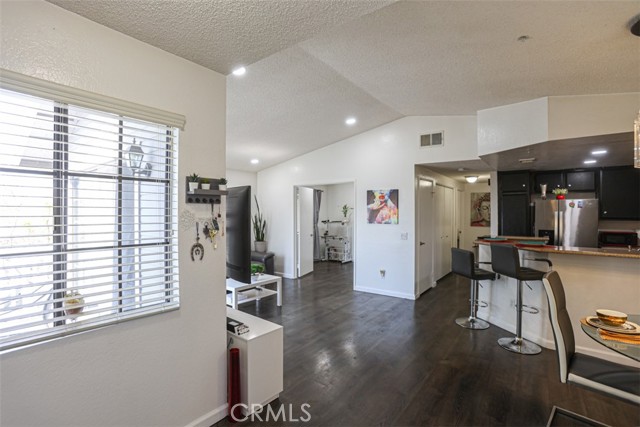 Detail Gallery Image 8 of 44 For 1712 Crystal Canyon, Azusa,  CA 91702 - 2 Beds | 1/1 Baths