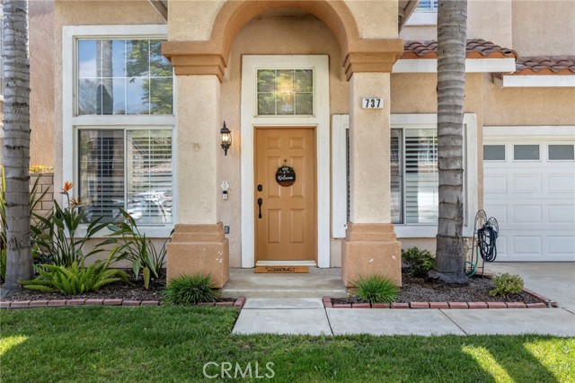 Detail Gallery Image 2 of 42 For 737 La Docena Ln, Corona,  CA 92879 - 3 Beds | 2/1 Baths