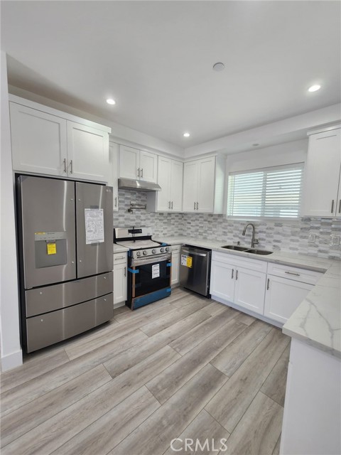 6860 Gentry Avenue photo 3