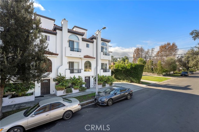 Detail Gallery Image 35 of 36 For 5027 Colfax Ave #1,  Valley Village,  CA 91601 - 3 Beds | 3 Baths