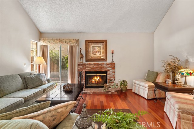 Detail Gallery Image 10 of 56 For 19852 Pandy Ct, Canyon Country,  CA 91351 - 3 Beds | 2/1 Baths