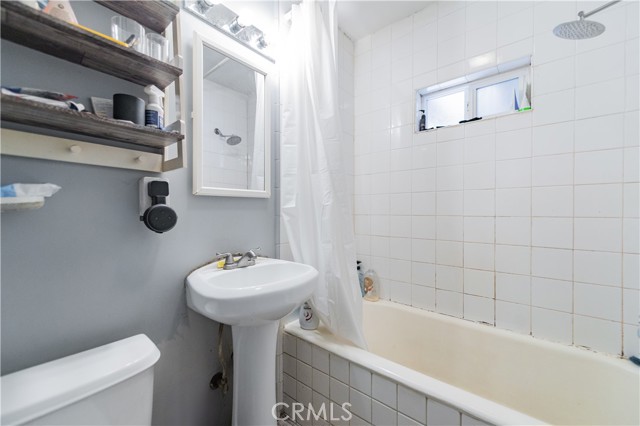 500 N Madison Avenue, Los Angeles CA: https://media.crmls.org/medias/99b22fca-3927-46c5-a4a2-c18965181e9d.jpg