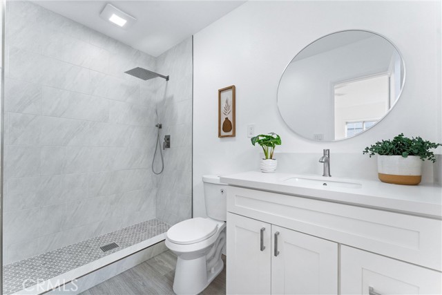 765 Loma Avenue, Long Beach CA: https://media.crmls.org/medias/99b3e396-9f12-4473-bb42-a78d3e3bdacd.jpg