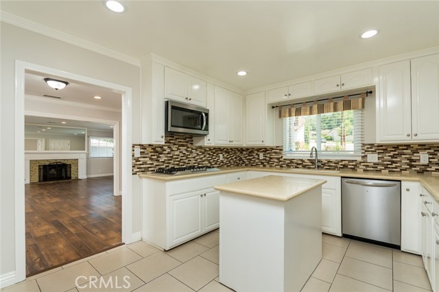 Detail Gallery Image 6 of 34 For 3602 Encinal Ave, La Crescenta,  CA 91214 - 4 Beds | 3 Baths