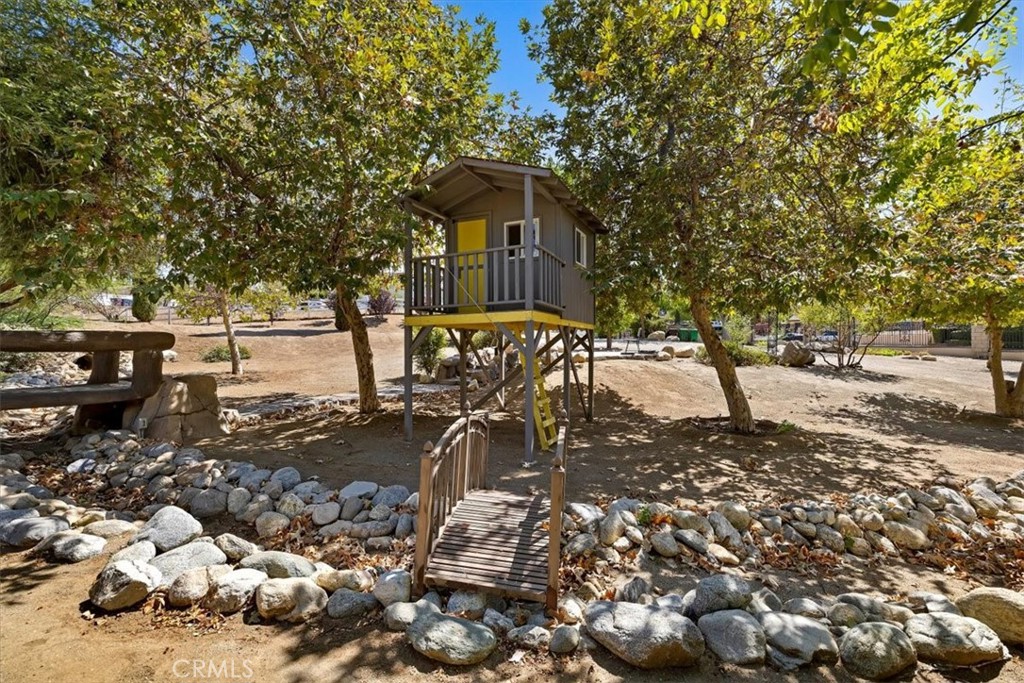 https://media.crmls.org/medias/99b58c02-9a9d-4785-9555-06ea487d1477.jpg?preset=X-Large
