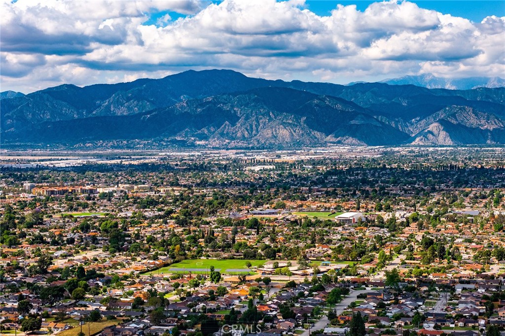 https://media.crmls.org/medias/99b5f924-ff26-4fbd-b85f-506976e5cbc7.jpg?preset=X-Large