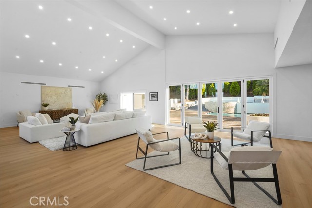 4230 Alonzo Avenue, Encino CA: https://media.crmls.org/medias/99b62e84-6eb3-4f61-804f-e84c9957045a.jpg