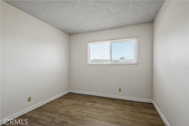 Detail Gallery Image 15 of 22 For 2117 Electra Ave, Simi Valley,  CA 93065 - 5 Beds | 2/1 Baths