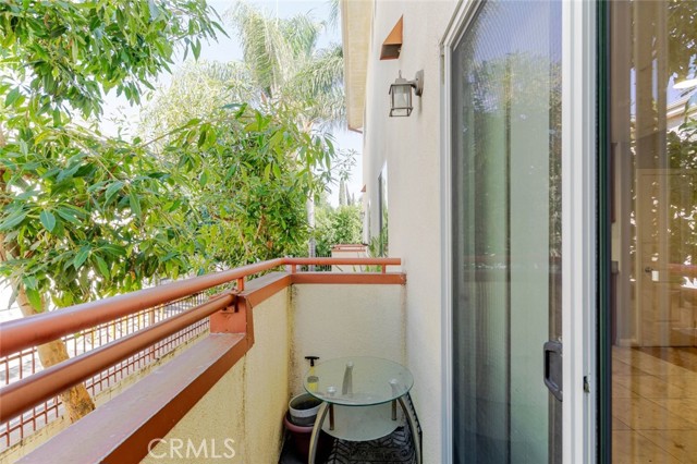 Detail Gallery Image 14 of 26 For 15053 Victory Bld #5,  Van Nuys,  CA 91411 - 2 Beds | 3 Baths