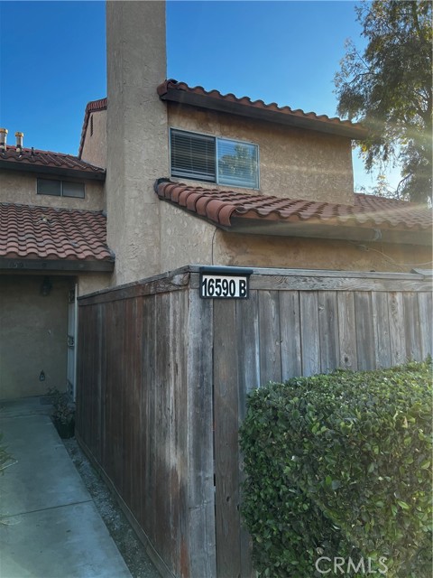 Detail Gallery Image 1 of 12 For 16590 Terrace Ln #B,  Fontana,  CA 92335 - 3 Beds | 2/1 Baths