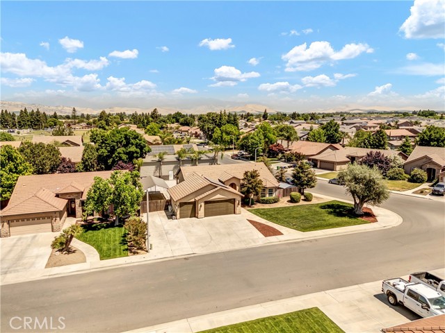 Detail Gallery Image 6 of 54 For 300 S Lombardi St, Porterville,  CA 93257 - 4 Beds | 2 Baths