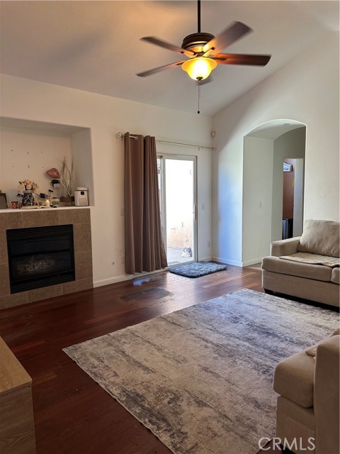 3913 Manquelo Court, Perris CA: https://media.crmls.org/medias/99b833ef-af00-42f4-a5e2-d3ff04fc9dd1.jpg