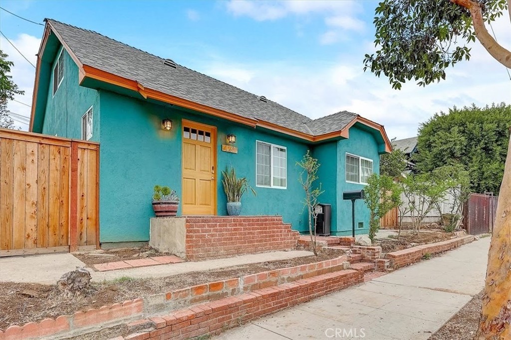 131 E 15th Street, Long Beach, CA 90813