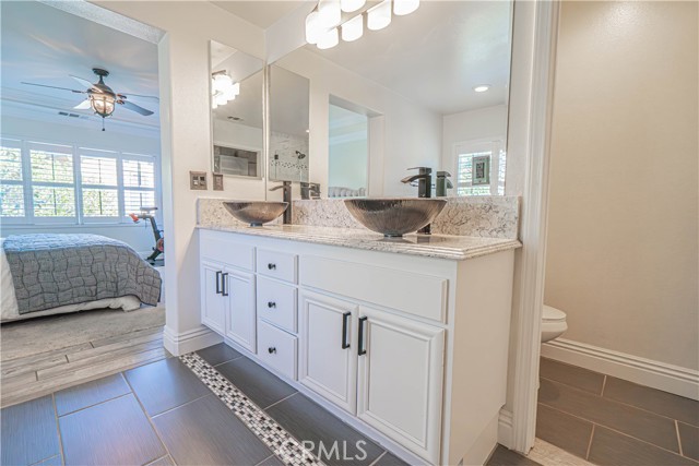25351 Playa Serena Drive, Valencia CA: https://media.crmls.org/medias/99bd822f-c7e8-411f-b320-ad7ffaceb7e8.jpg