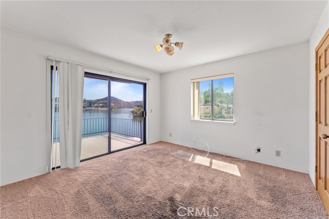 21998 Strawberry Lane, Canyon Lake CA: https://media.crmls.org/medias/99bd8c04-004b-4d4e-af66-7a0550ac18b3.jpg
