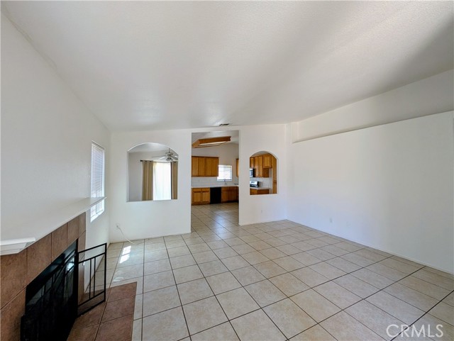 Detail Gallery Image 3 of 3 For 17012 Monaco Dr, Victorville,  CA 92395 - 3 Beds | 2 Baths