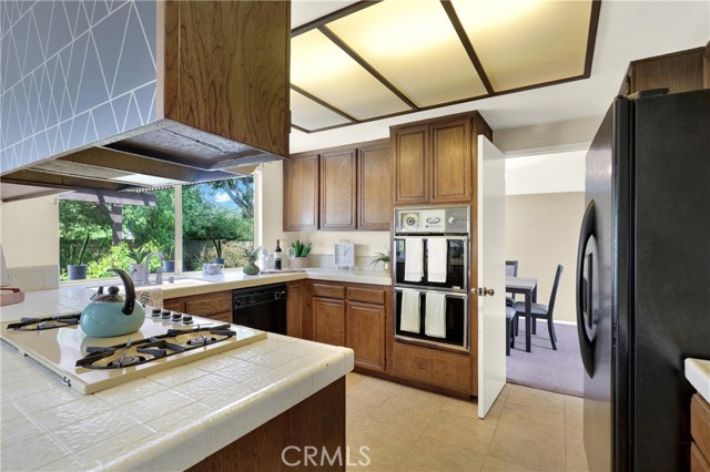 18417 Mount Kristina Street, Fountain Valley CA: https://media.crmls.org/medias/99be0533-4ca6-4d07-90e1-81cf77f97699.jpg