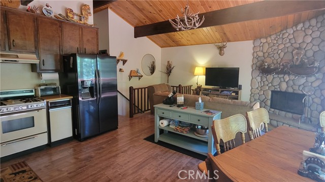 Detail Gallery Image 2 of 18 For 26126 Boulder Ln, Twin Peaks,  CA 92391 - 2 Beds | 2 Baths