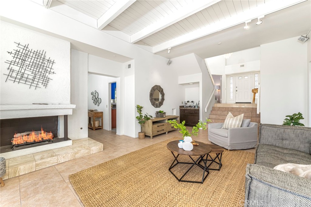 MLS #OC25049744 img 11