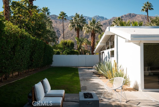 Detail Gallery Image 2 of 21 For 965 E Twin Palms, Palm Springs,  CA 92264 - 3 Beds | 2 Baths
