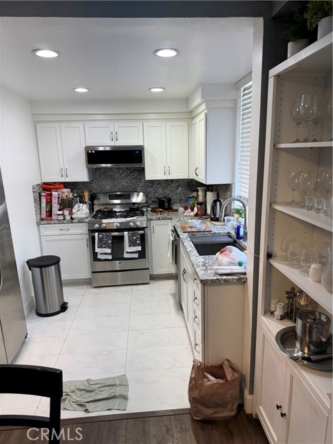 Detail Gallery Image 15 of 25 For 21720 Hart St #9,  Canoga Park,  CA 91303 - 2 Beds | 2 Baths