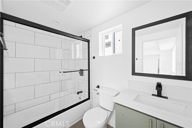 Detail Gallery Image 8 of 20 For 6834 Hazeltine Ave #3,  Van Nuys,  CA 91405 - 3 Beds | 3/1 Baths