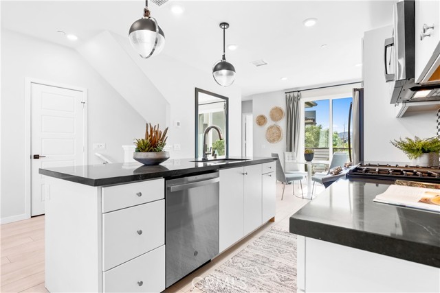 612 Prickly Pear Way, Rancho Mission Viejo CA: https://media.crmls.org/medias/99c4e5ac-7fc9-4831-a0af-54b1ad9d1926.jpg